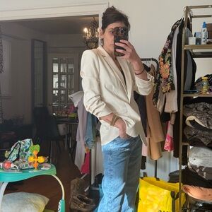 Elizabeth and James Ivory Stretch Blazer Ruched Sleeves Tailored
